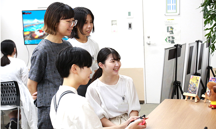 皆で楽しくゲーム中